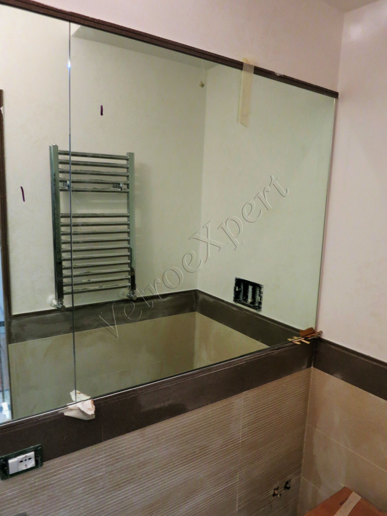 Specchio su misura in bagno con profili Roma VetroeXpert - Vetreria Roma