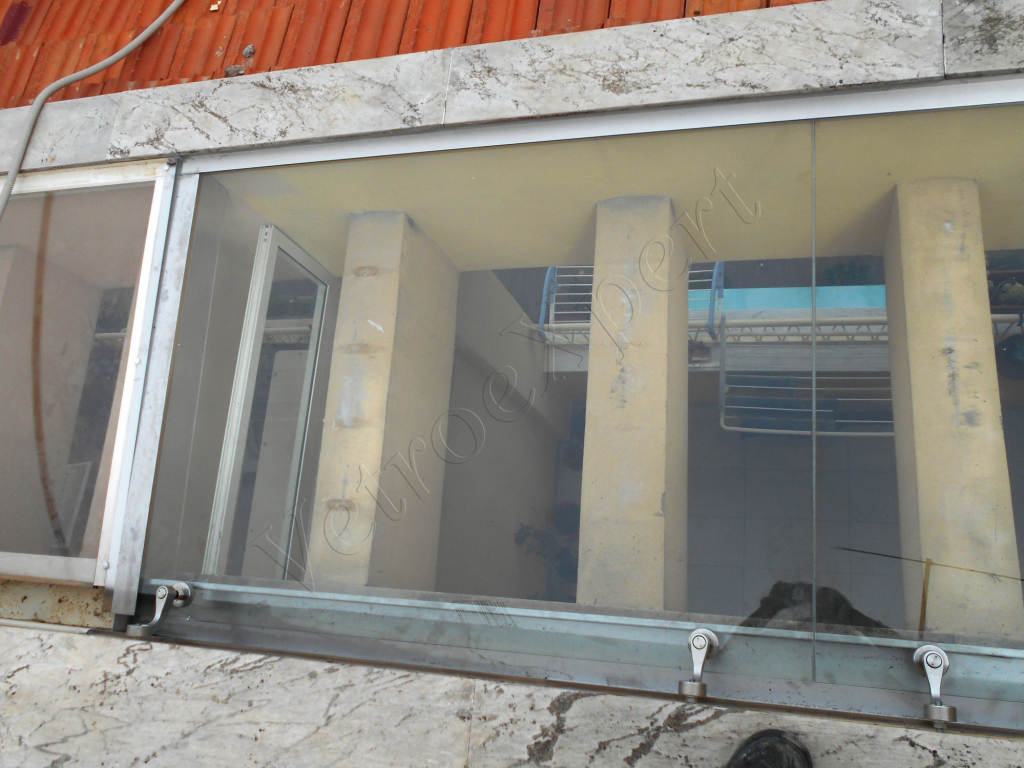 Pavimenti in vetro tepmerato vista superiore Roma VetroeXpert Scale Pavimenti Ascensori