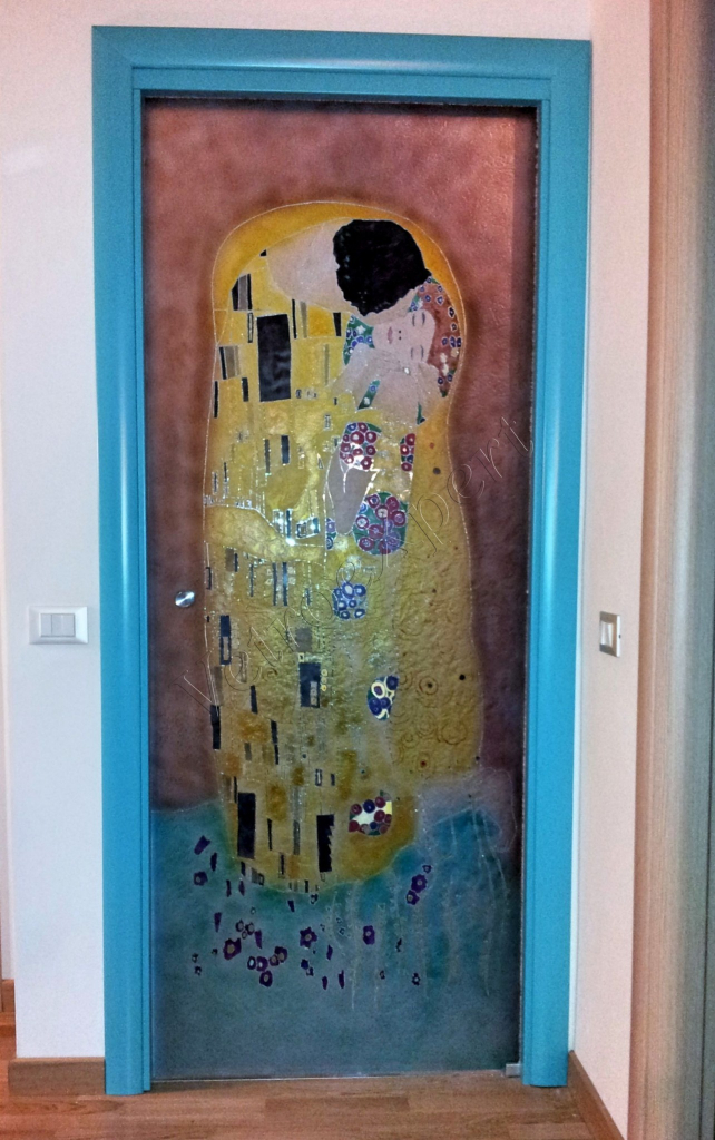 Decorazioni colorate su porta in vetro Roma VetroeXpert Decorazioni e Serigrafie