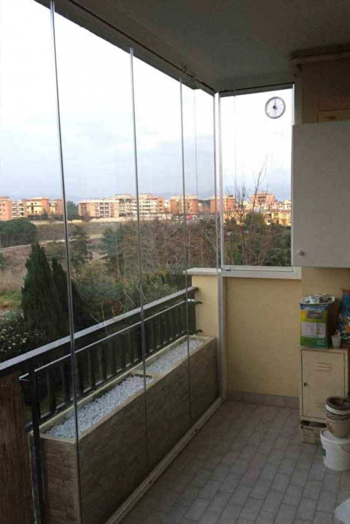 vetrata panoramica posta su un balcone