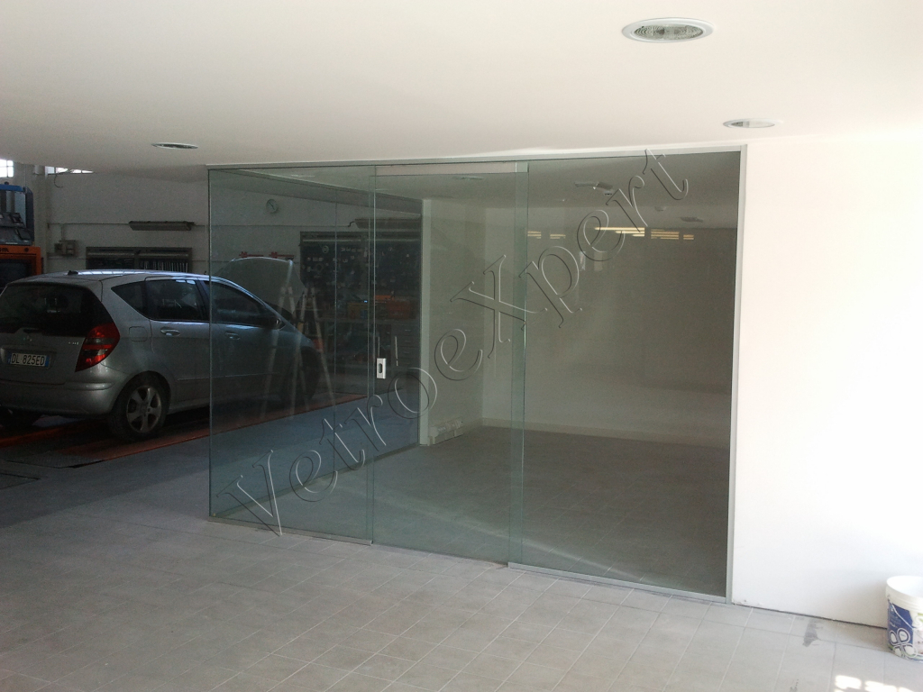Ufficio ricavato in magazzino con pareti divisorie in cristallo Roma VetroeXpert Pareti divisorie in cristallo