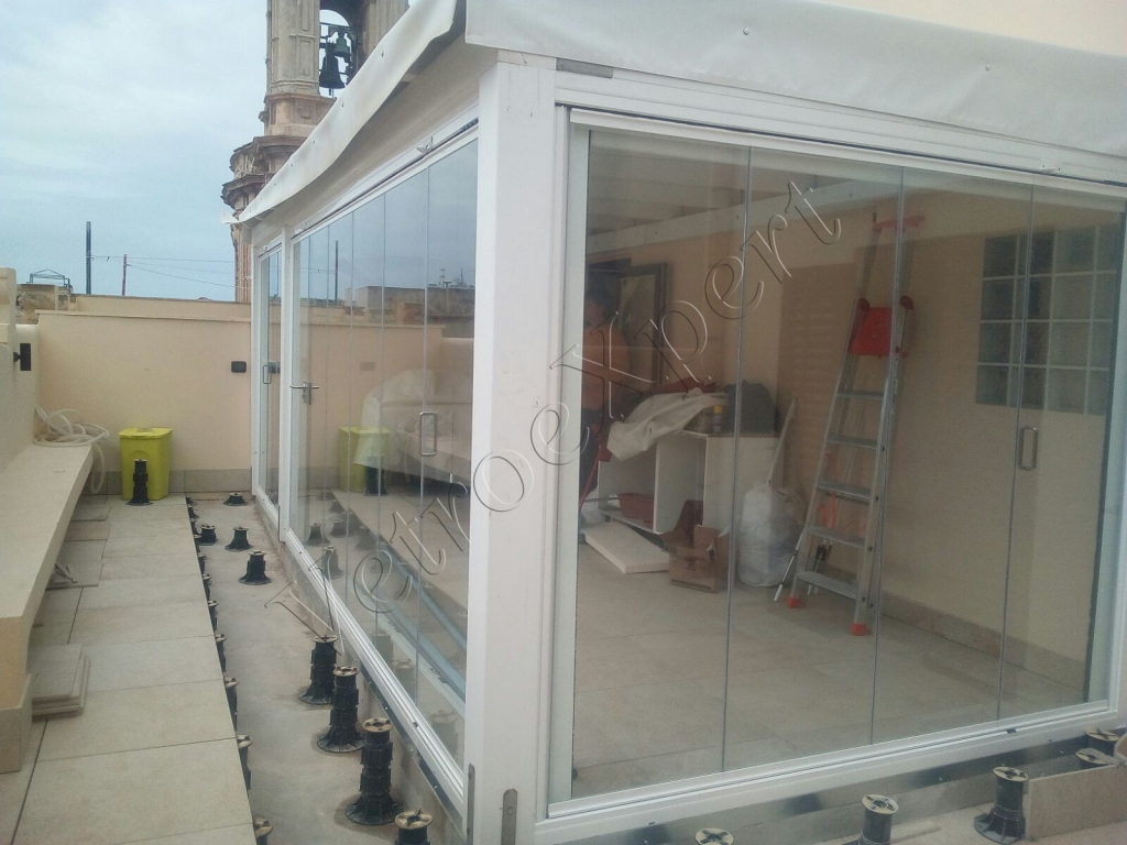 Visuale intervento installazione vetrate panoramiche a pacchetto in Sardegna come e Roma VetroeXpert Vetrate Pieghevoli e vetrate a scomparsa Glassroom